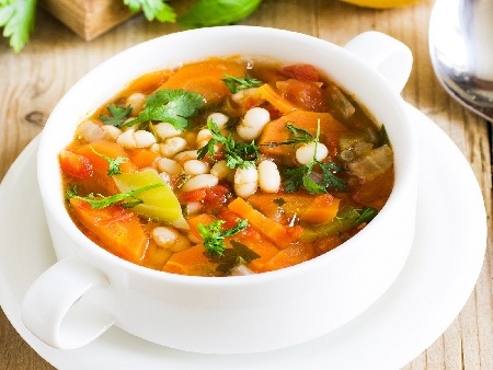 Фасолада – гръцка боб чорба (супа) - снимка на рецептата